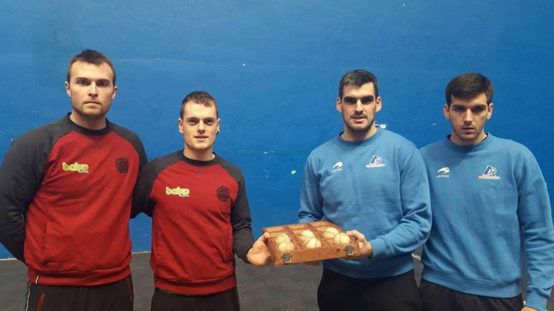 Aretxabaleta, Laso, Ezkurdia y Galarza, ayer en la elección de material en Mungia.