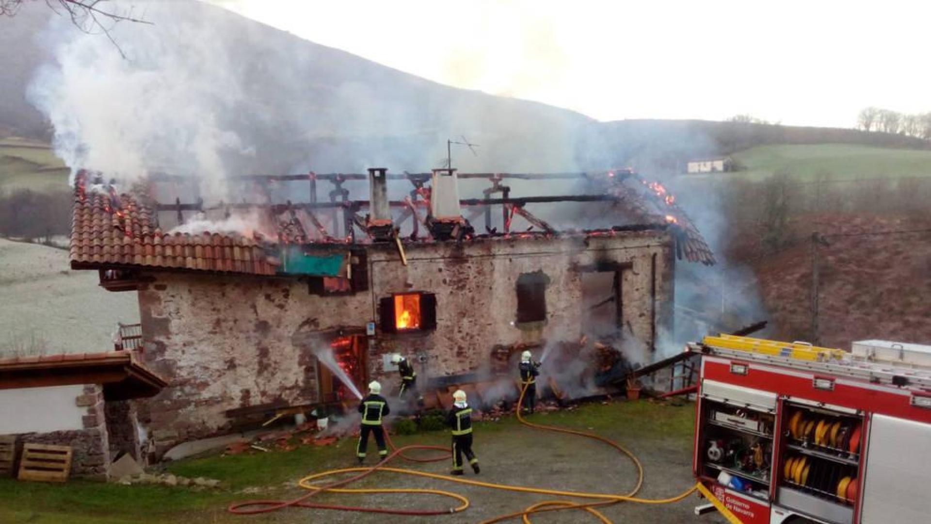 Un incendio destruye un caserío en Erratzu (Baztan) sin causar heridos
