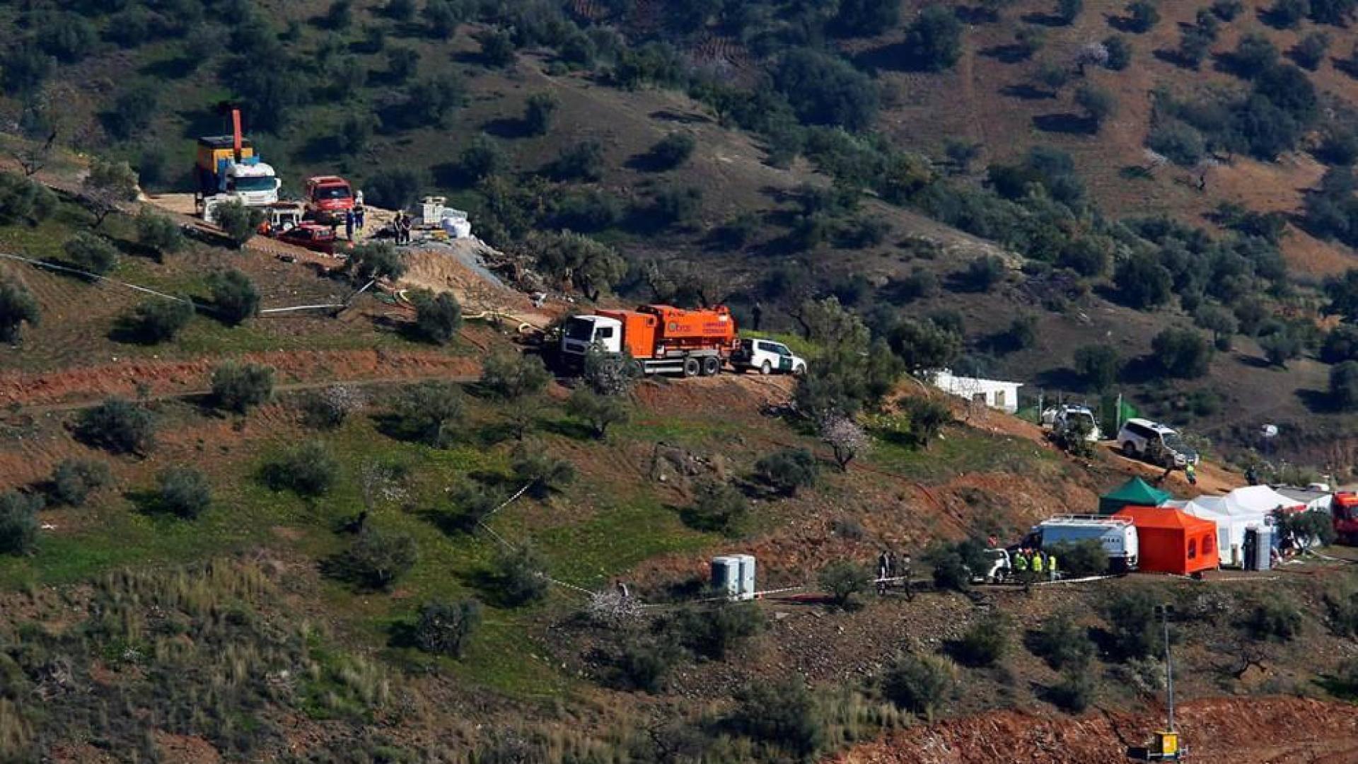 El operativo de rescate opta por entubar el pozo de Málaga donde cayó Julen