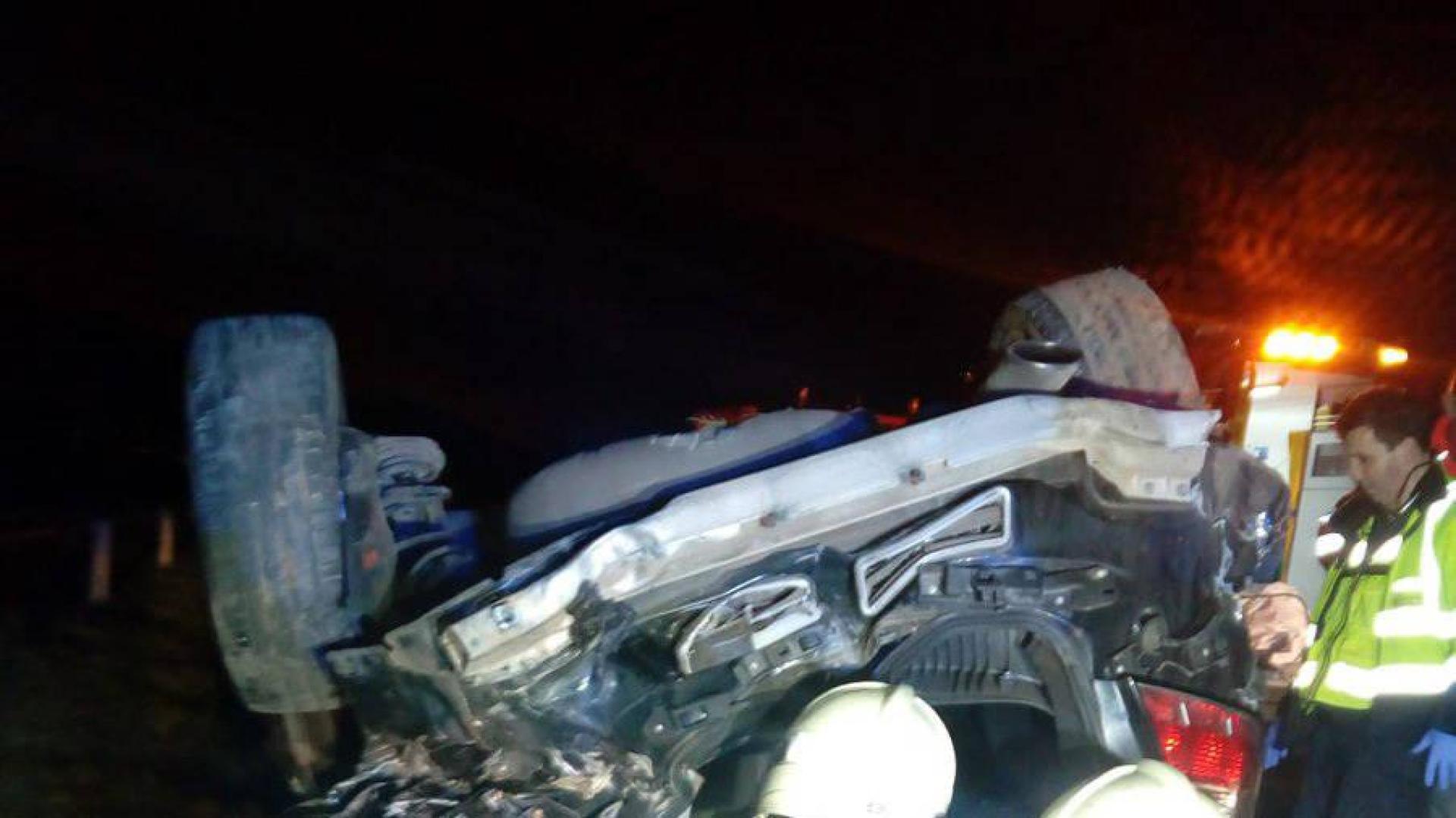 Una persona atrapada tras salirse de la vía y volcar en la ronda Oeste