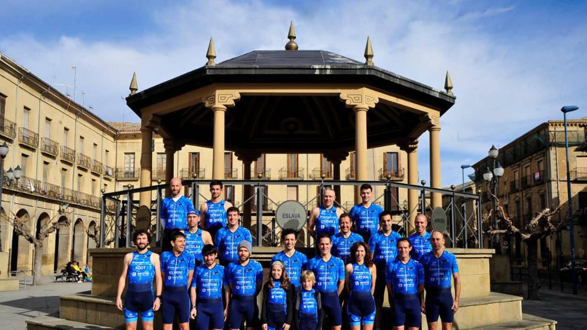 El Club Triatlón Zona Media echa  a andar con veintiséis deportistas