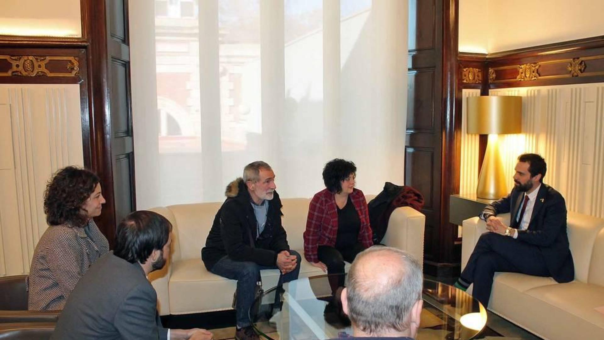 Beltrán califica de "indigna" la recepción de Torrent a los familiares del caso Alsasua