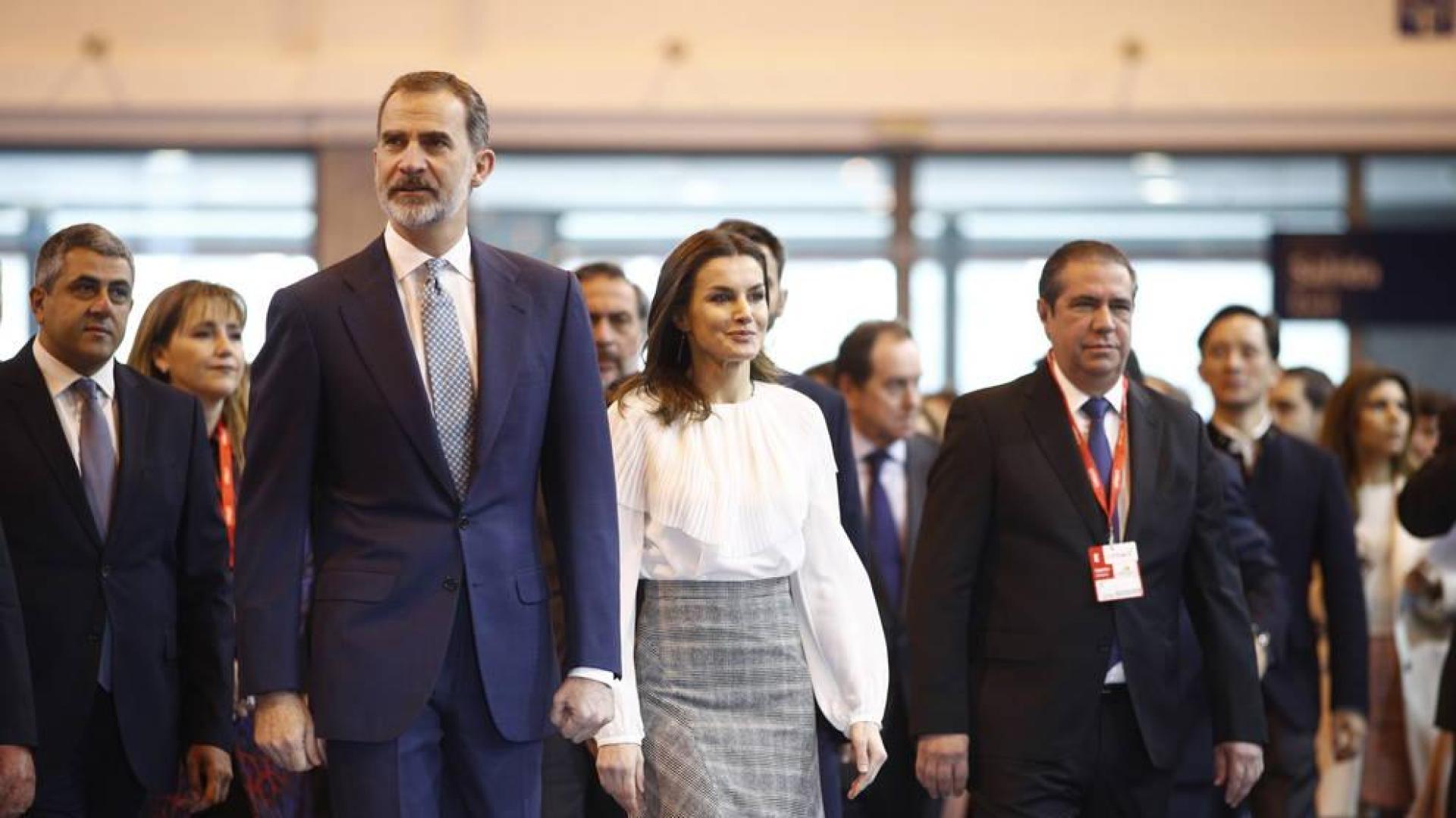 Los Reyes entran a Fitur por una puerta lateral en un primer día marcado por la huelga de taxis