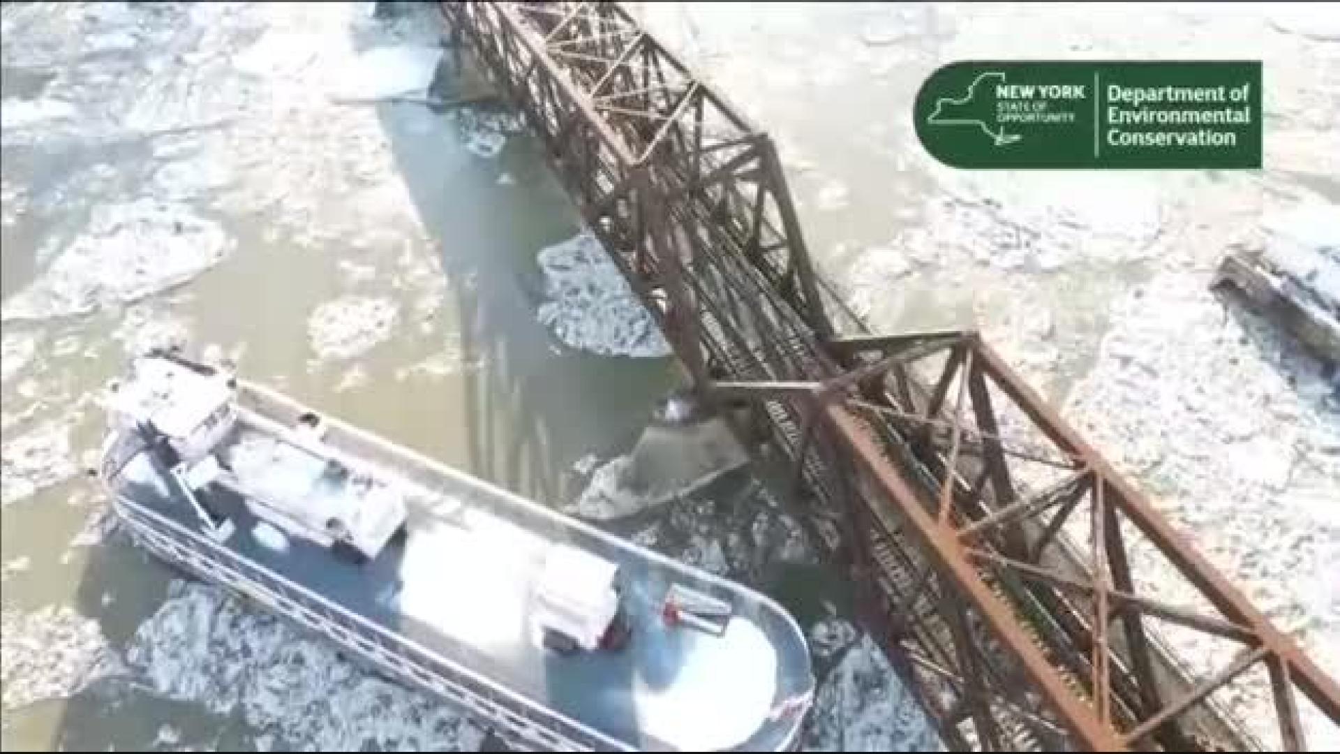 Ocho barcos se sueltan de sus amarres y flotan sin rumbo por el río Hudson en Nueva York