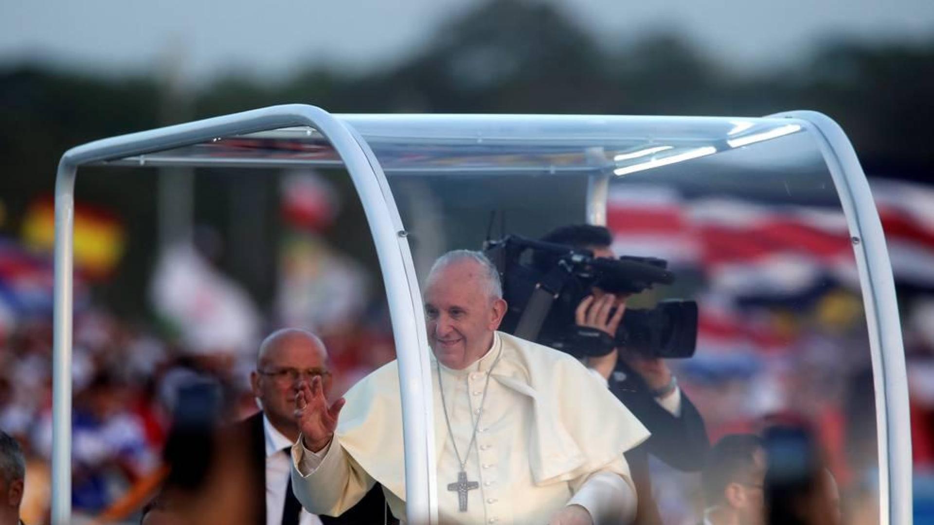 El Papa anima a los jóvenes a seguir a María, "la influencer de Dios"