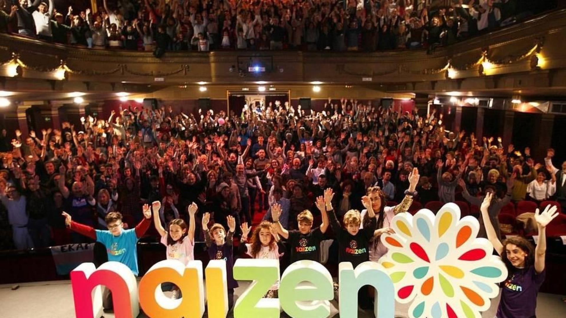 Más de un centenar de familias presentan Naizen, la nueva Asociación de Familias de Menores Transexuales.