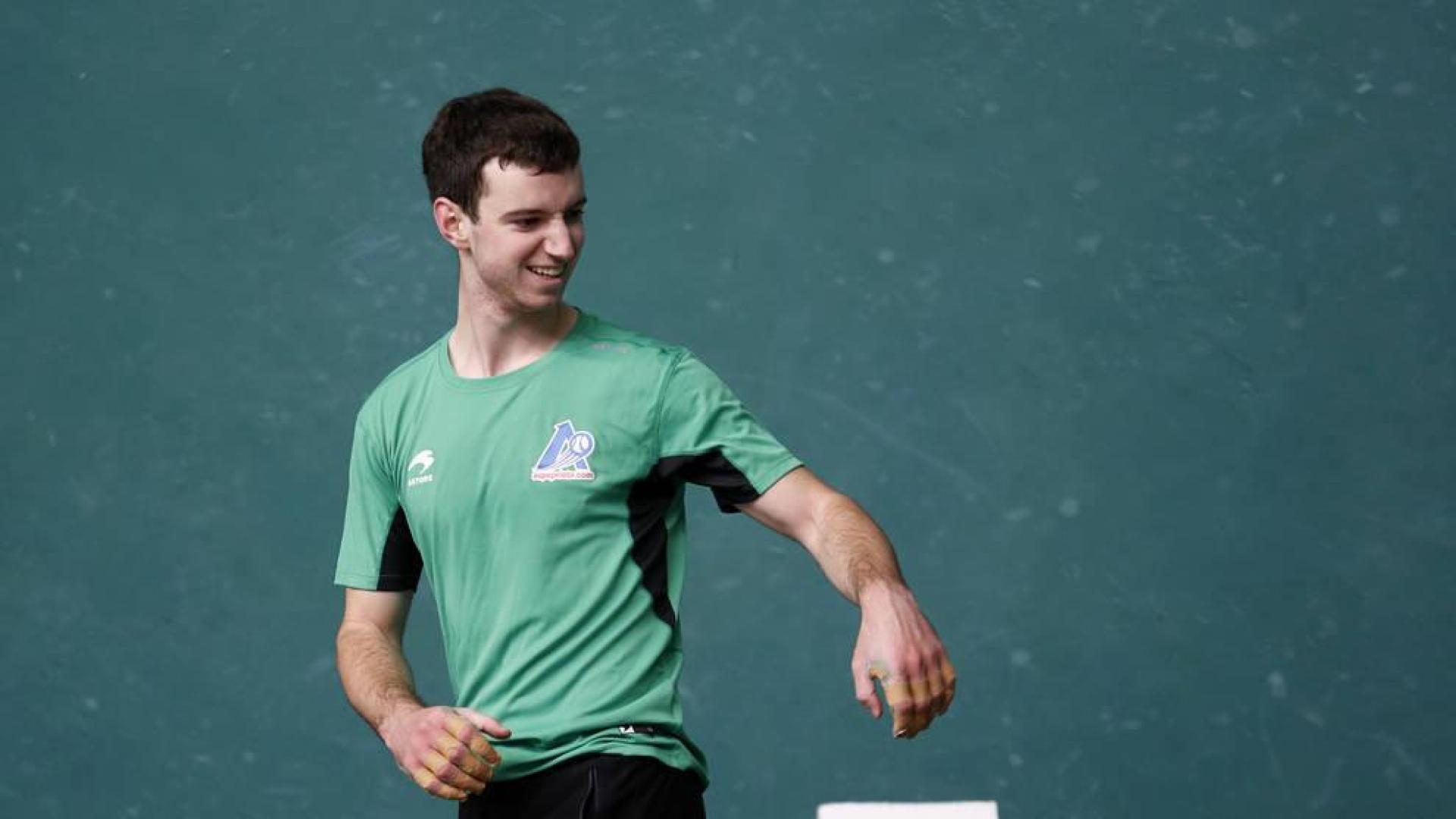 Imagen de Julen Martija en la cancha del frontón Labrit.
