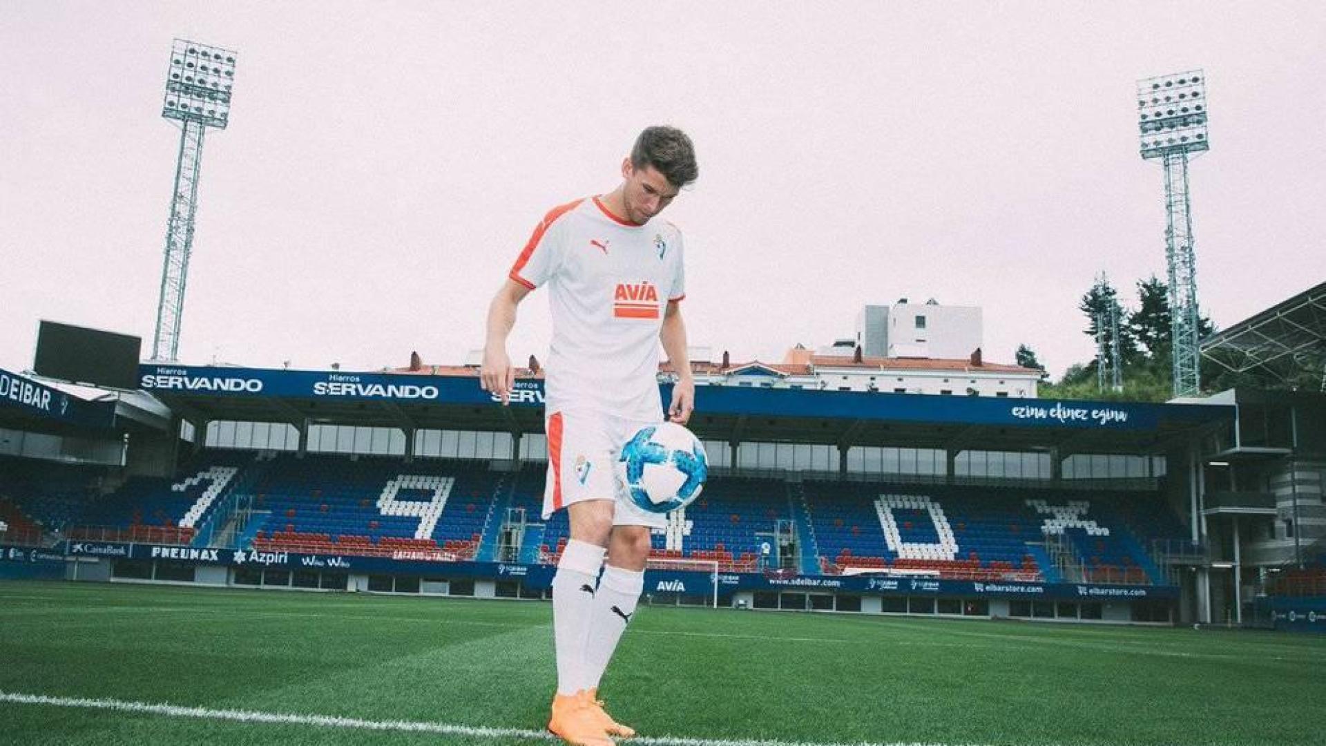 El Deportivo se entromete en el fichaje de Cardona por Osasuna
