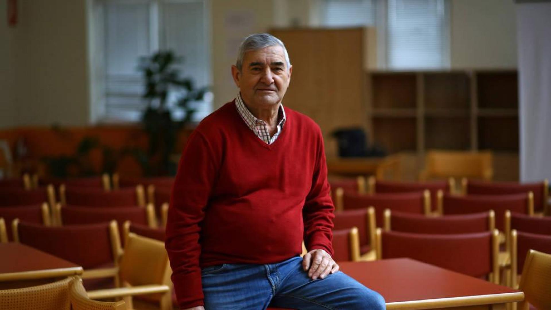 Antonio Gómez Hernández en el centro cívico de Ansoáin, una de las sedes de la asociación de jubilados Ezkaba.