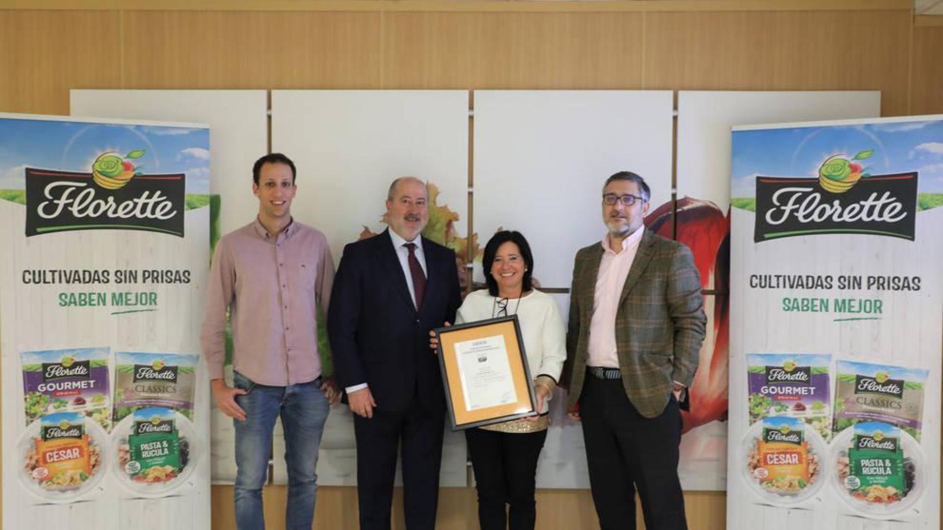 Acto de entrega del certificado en Milagro.