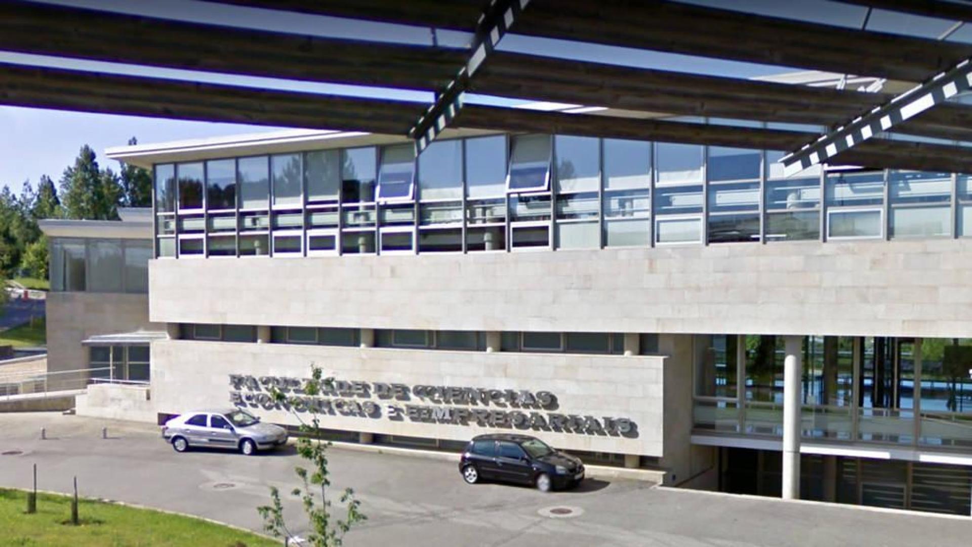 Exterior de la Falcultad de Económicas de la Universidad de Vigo.