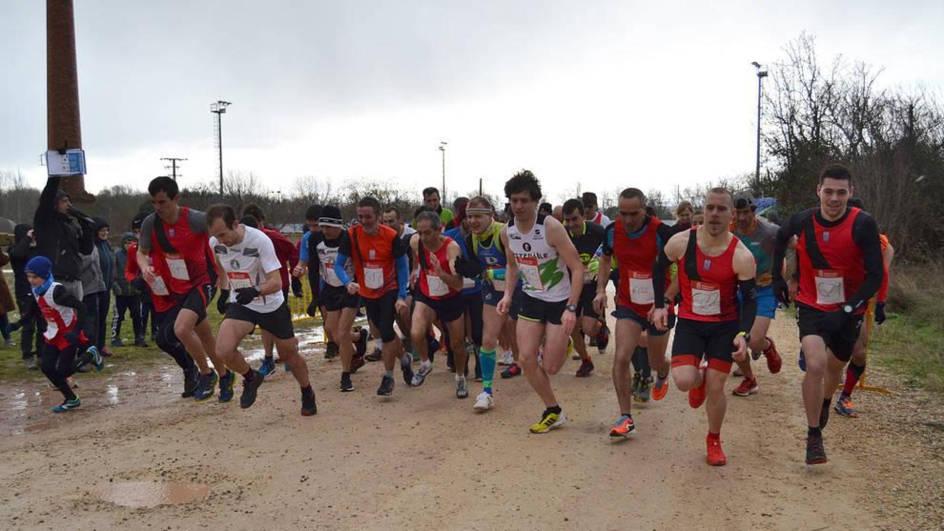 125 corredores hacen frente al barro de Lodosa