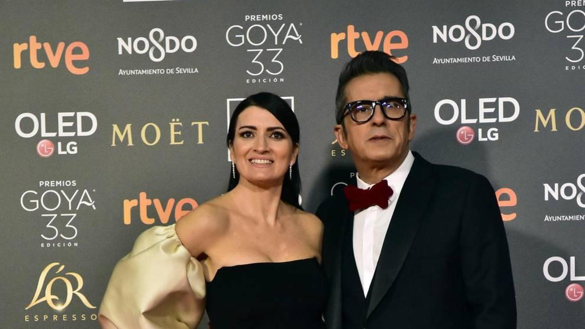 Los primeros invitados a la 33 ceremonia de los Premios Goya han comenzado a llegar a la alfombra roja del Palacio de Exposiciones y Congresos de Sevilla (FIBES) hacia las 18.20 horas de este sábado 2 de febrero