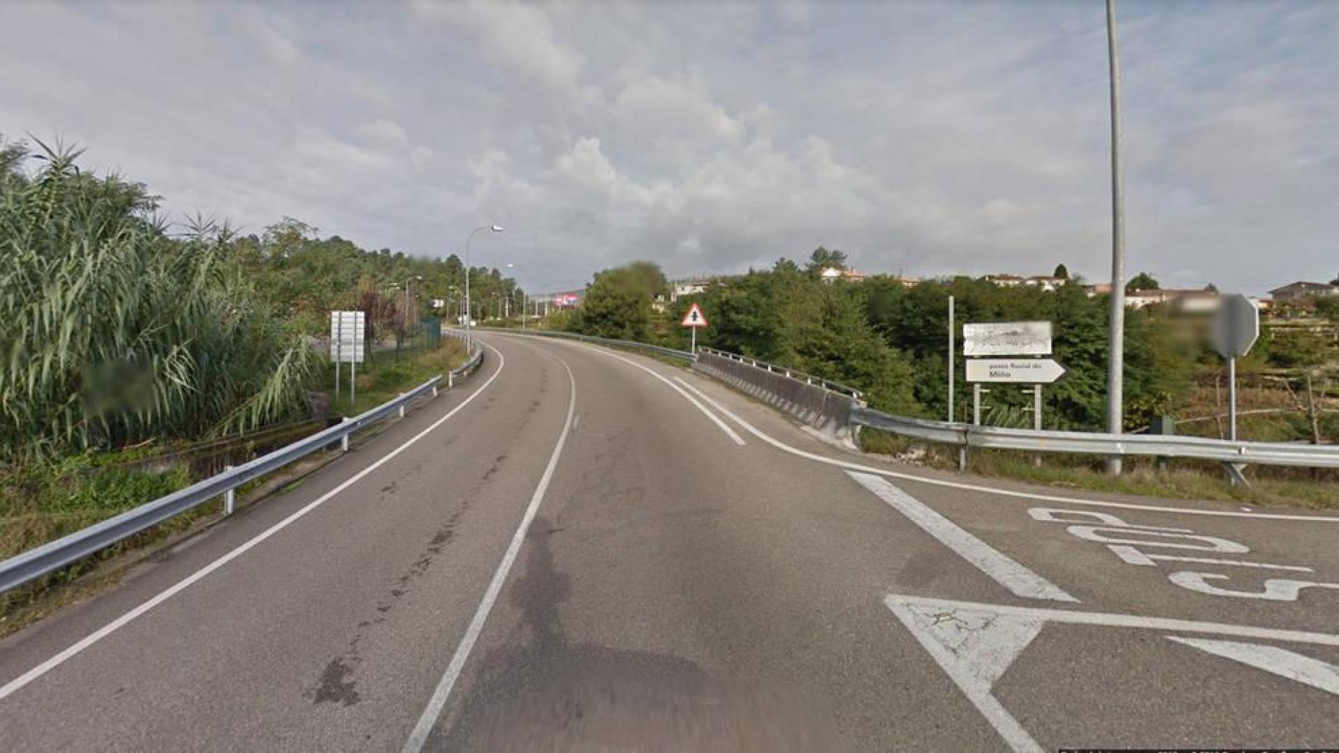 Un fallecido tras caer con el coche a la vía del tren en Galicia