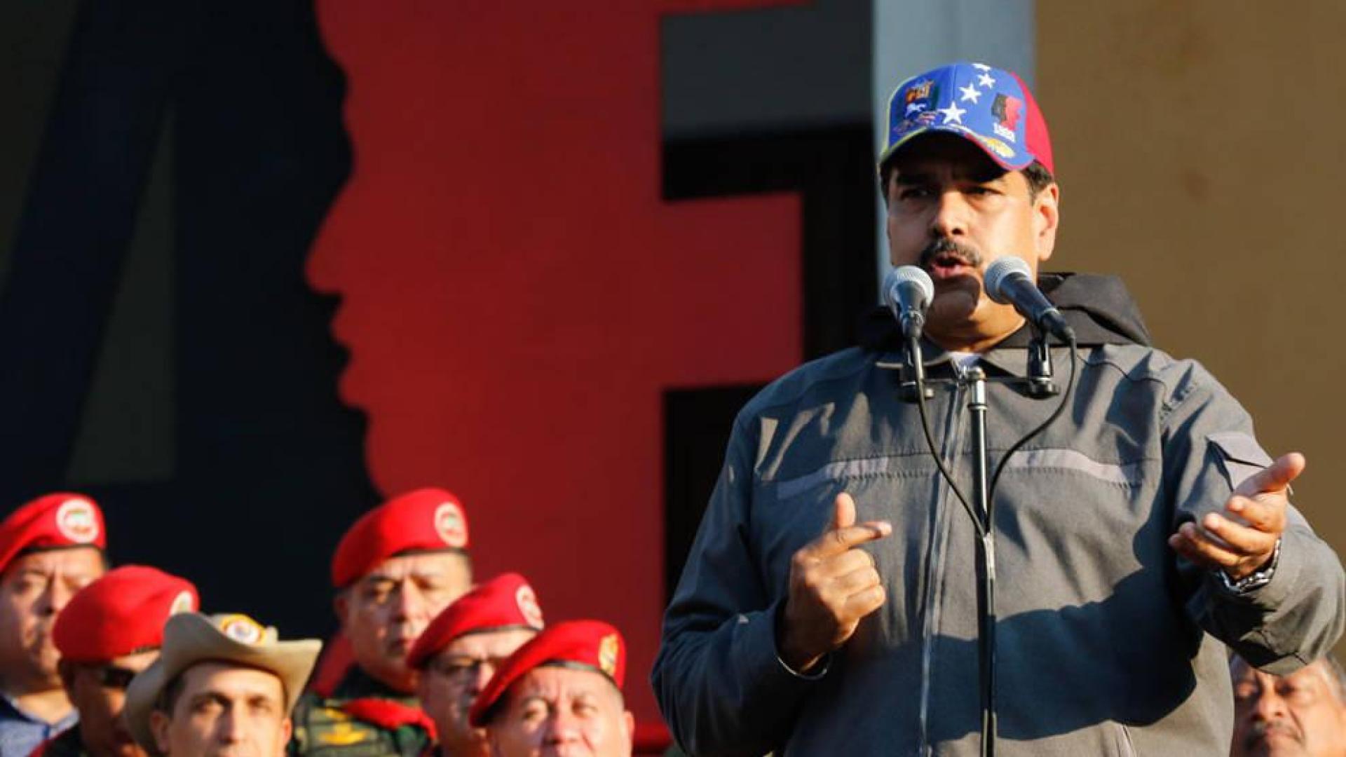 Maduro llama "cobarde" a Sánchez por reconocer a Guaidó