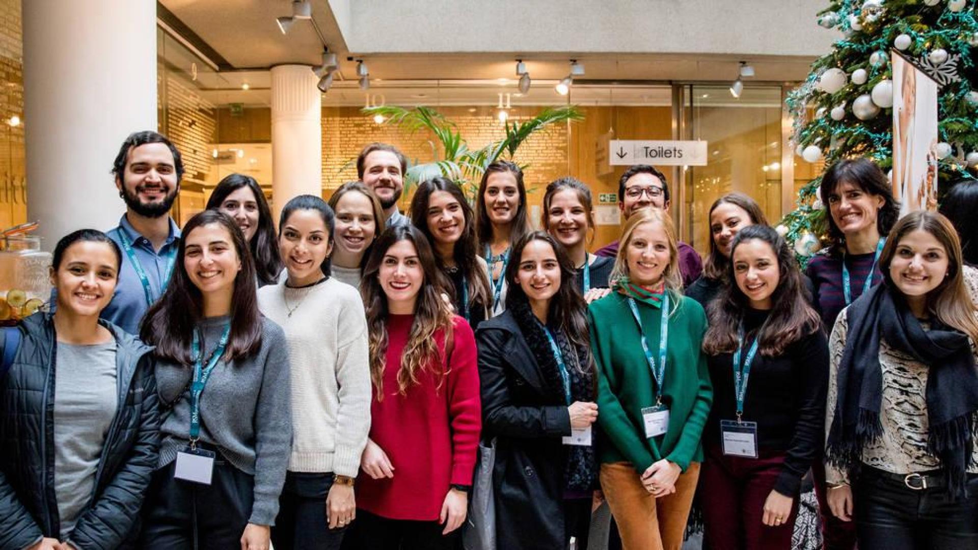 Foto de grupo de los estudiantes de la Universidad de Navarra que viajaron a Londres recientemente.