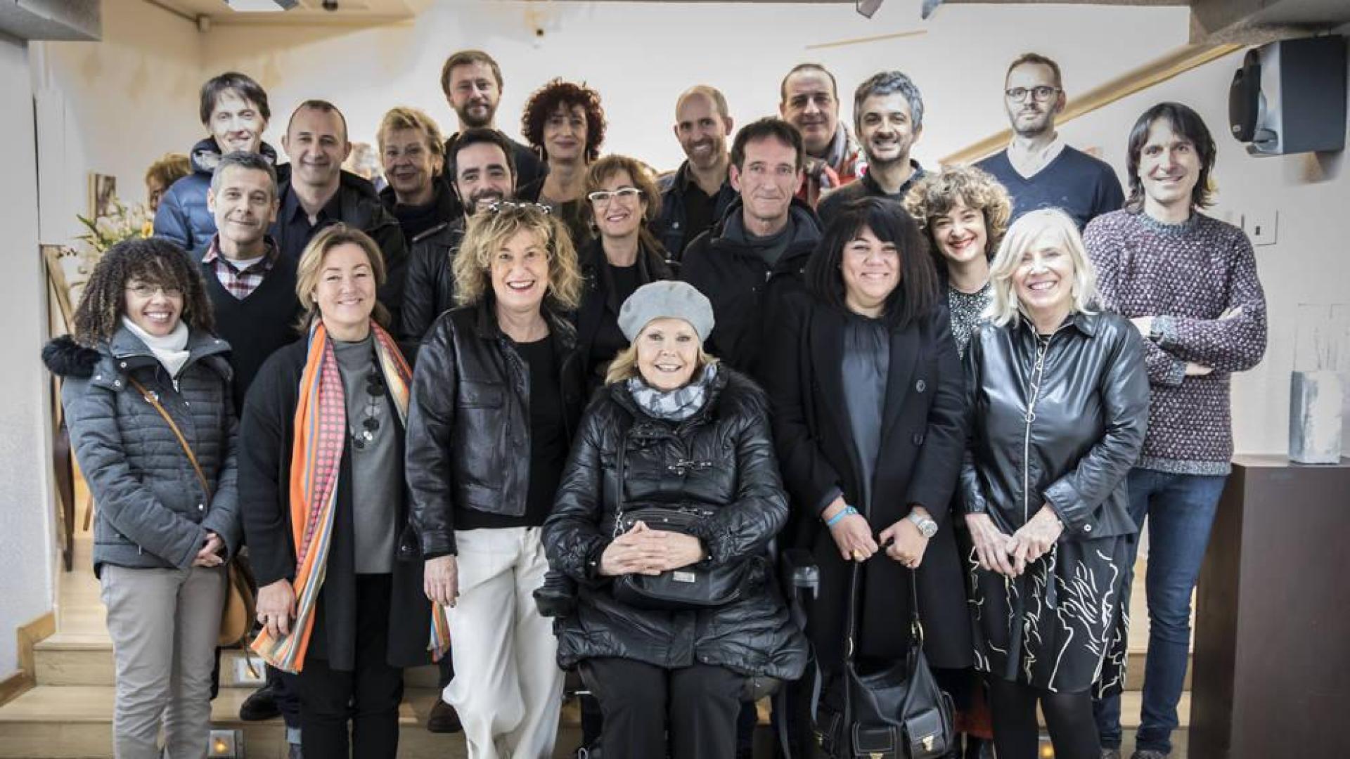 Artistas y galeristas en la inauguración de la exposición 'Acompañarte', en el marco de 'Los febreros de Ormolú'.