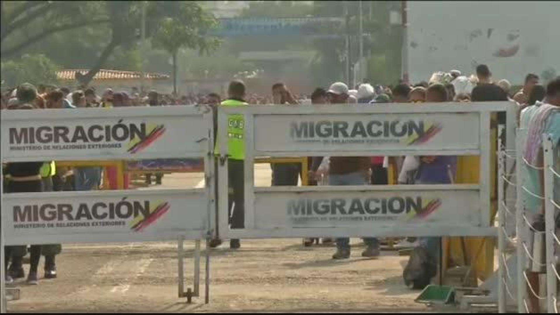 La oposición venezolana presiona al Ejército para que deje entrar la ayuda humanitaria