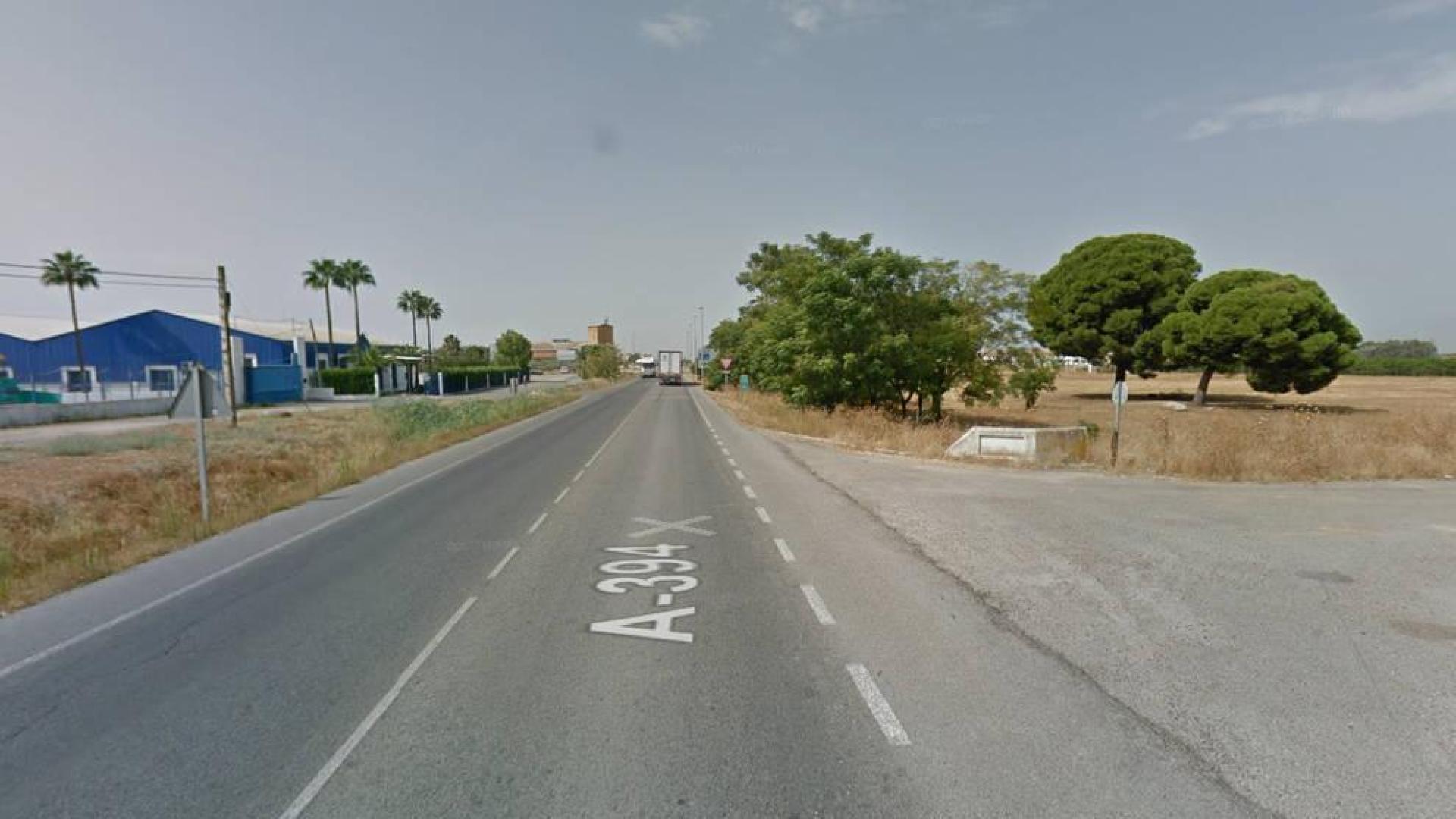Cinco muertos al chocar un camión y un turismo en Utrera (Sevilla)