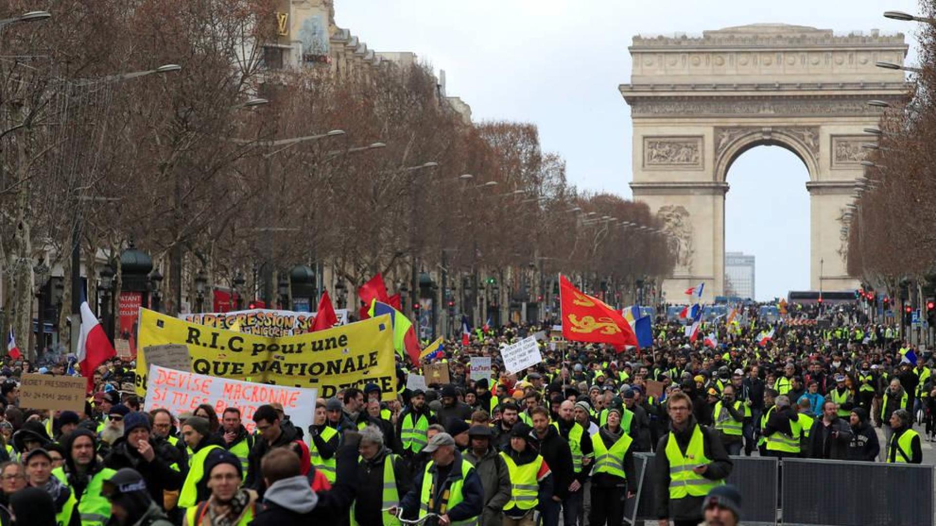 Los 'chalecos amarillos' toman de nuevo París en el Acto XII de movilizaciones