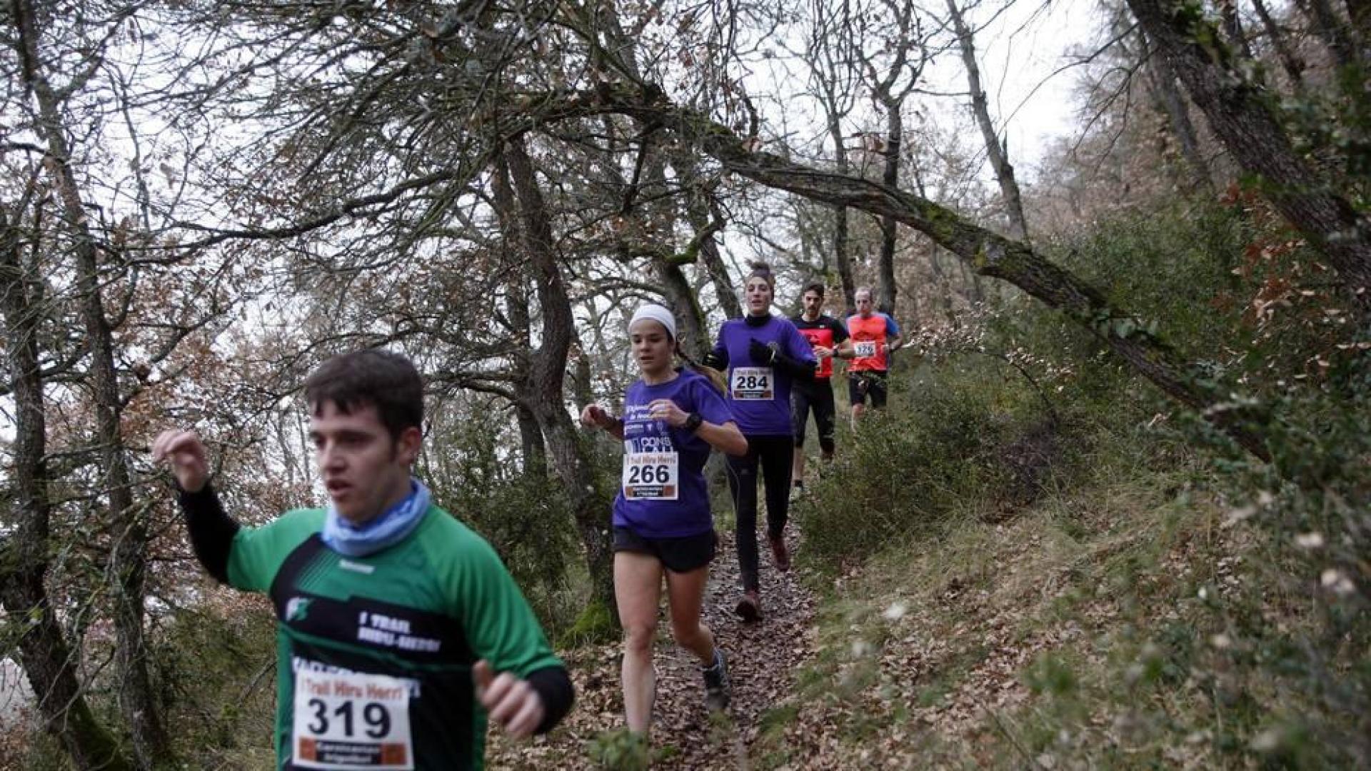 Ion Sola y Vanesa Pacha ganan el campeonato de la Federación Navarra de Atletismo en el I Trail Hiru Herri