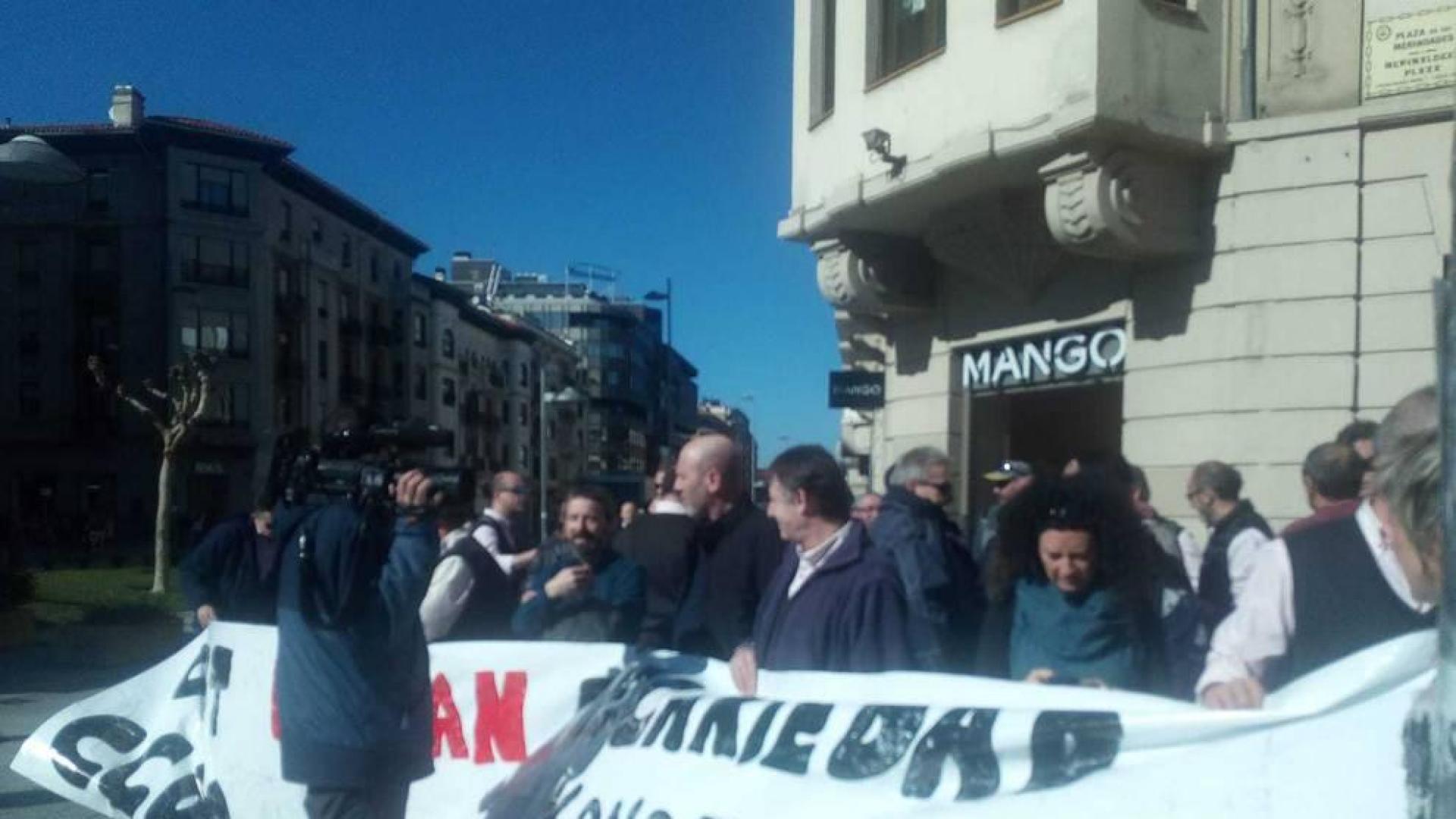 Normalidad en el inicio de las cuatro horas de paro de villavesas en Pamplona