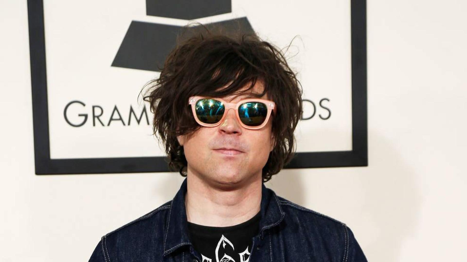 El FBI investiga a Ryan Adams por su relación online con una menor de edad
