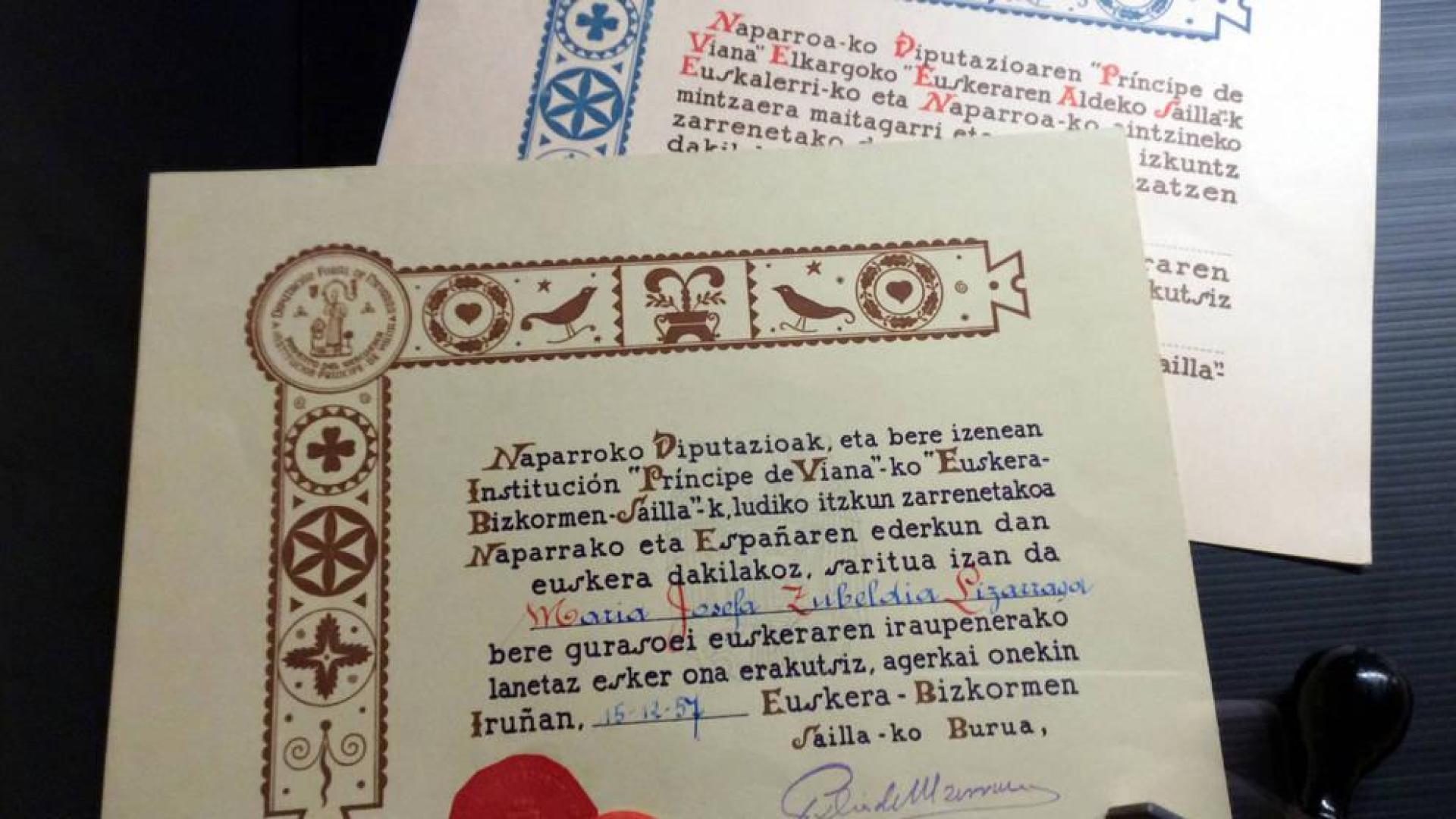 Diplomas de 1957 otorgados a niños y niñas navarras por la Diputación Foral de Navarra por saber vascuence.