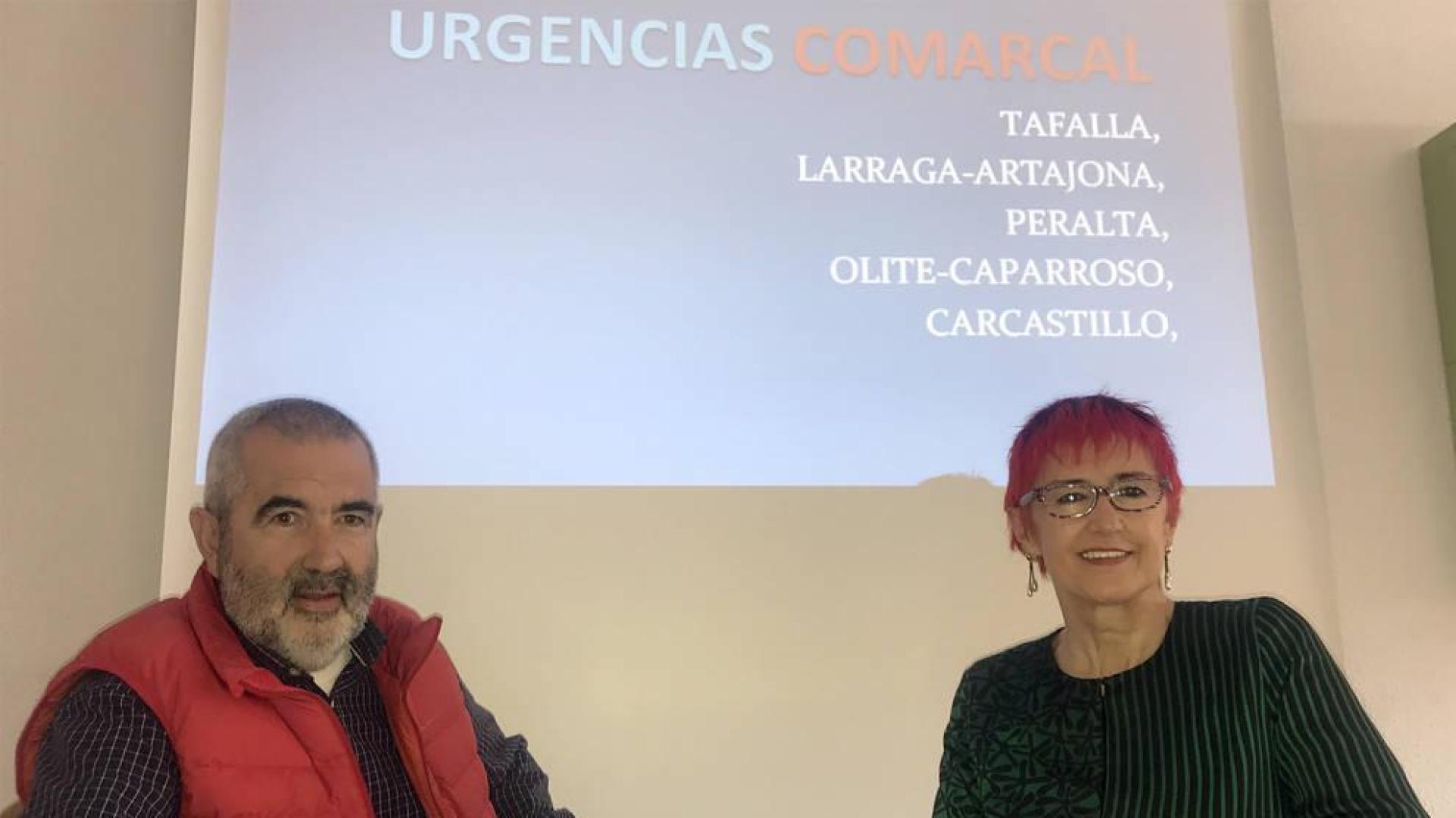 De izda a dcha. el jefe del Servicio de Urgencias Extrahospitalarias, Kiko Betelu y la gerente de Atención Primaria del SNS-O, Santos Induráin, en la presentación del nuevo servicio.