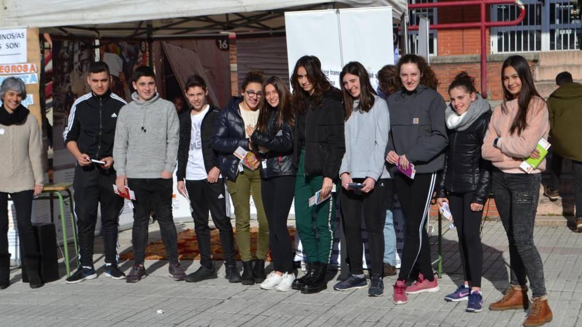 Estudiantes premiados en el IES Barañáin por su trabajo en el proyecto solidario del centro