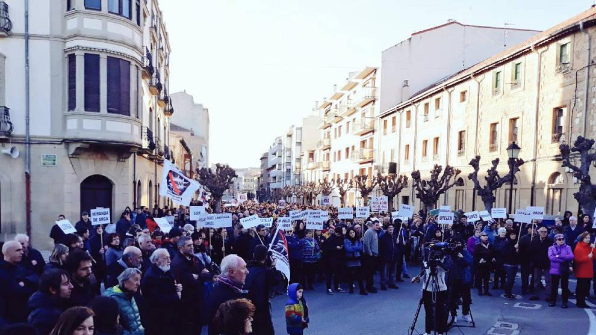 Concentración en Tafalla por un tren social como alternativa al Tren de Alta Velocidad.