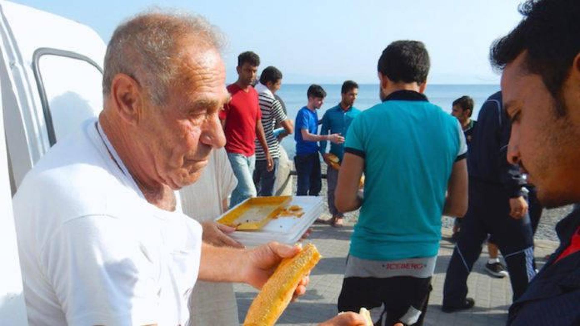 Muere el panadero griego que durante meses hizo pan gratis para los refugiados