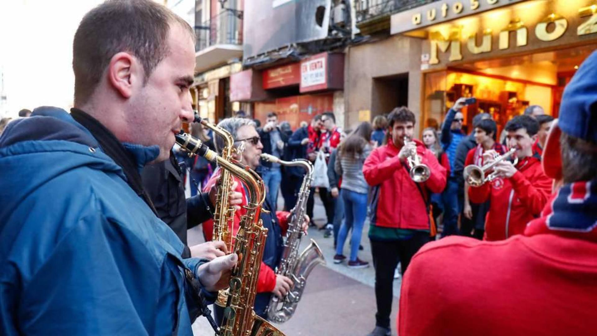 Imágenes de los aficionados rojillos en Soria, antes del partido contra el Numancia.