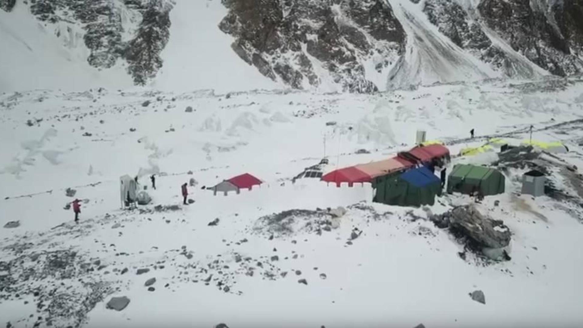 Txikon improvisa una Ciudadela de nieve "estilo Vauban" en el K2 para defenderse del viento
