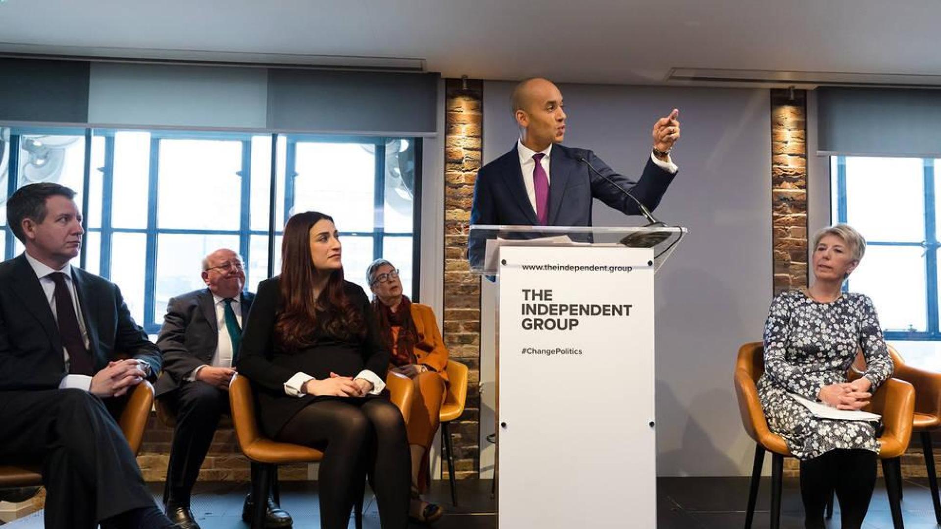 Rueda de prensa del ex diputado laborista del Reino Unido Chuka Umunna junto al resto de dimisionarios.