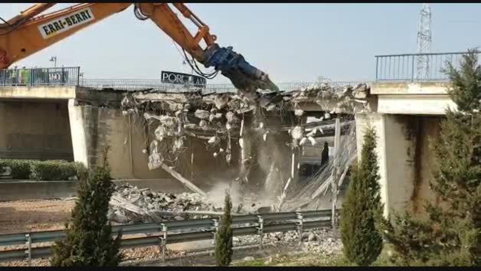 Derribo del puente de la N-121-C en Tudela