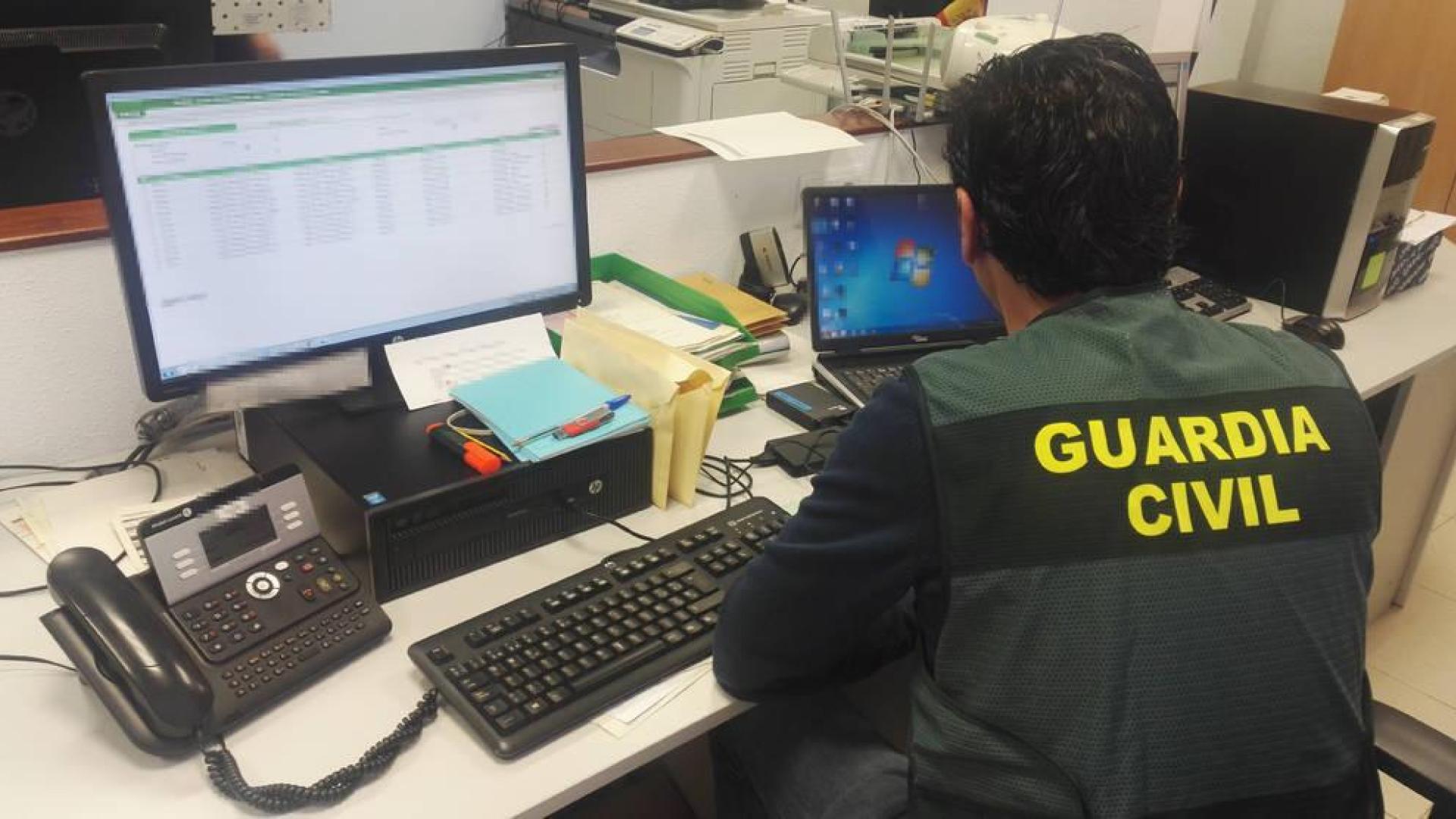 Desarticulada una red nacional de estafas en internet tras una denuncia en Peralta