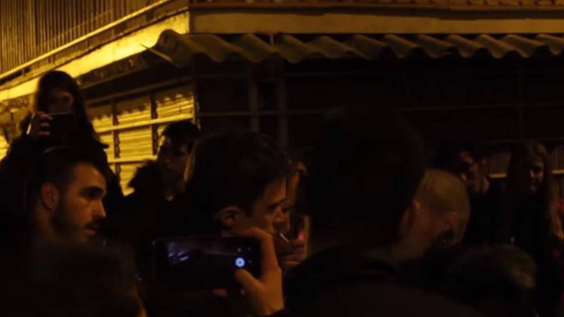 Escrache de jóvenes a Errejón: "Sois unos traidores. Los obreros votan a Vox por algo"