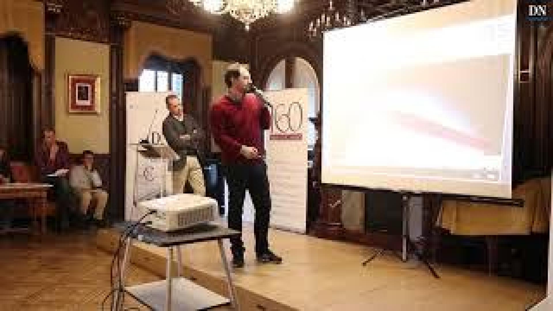 Presentación de la propuesta 'Muro Rojo' para la reforma de El Sadar