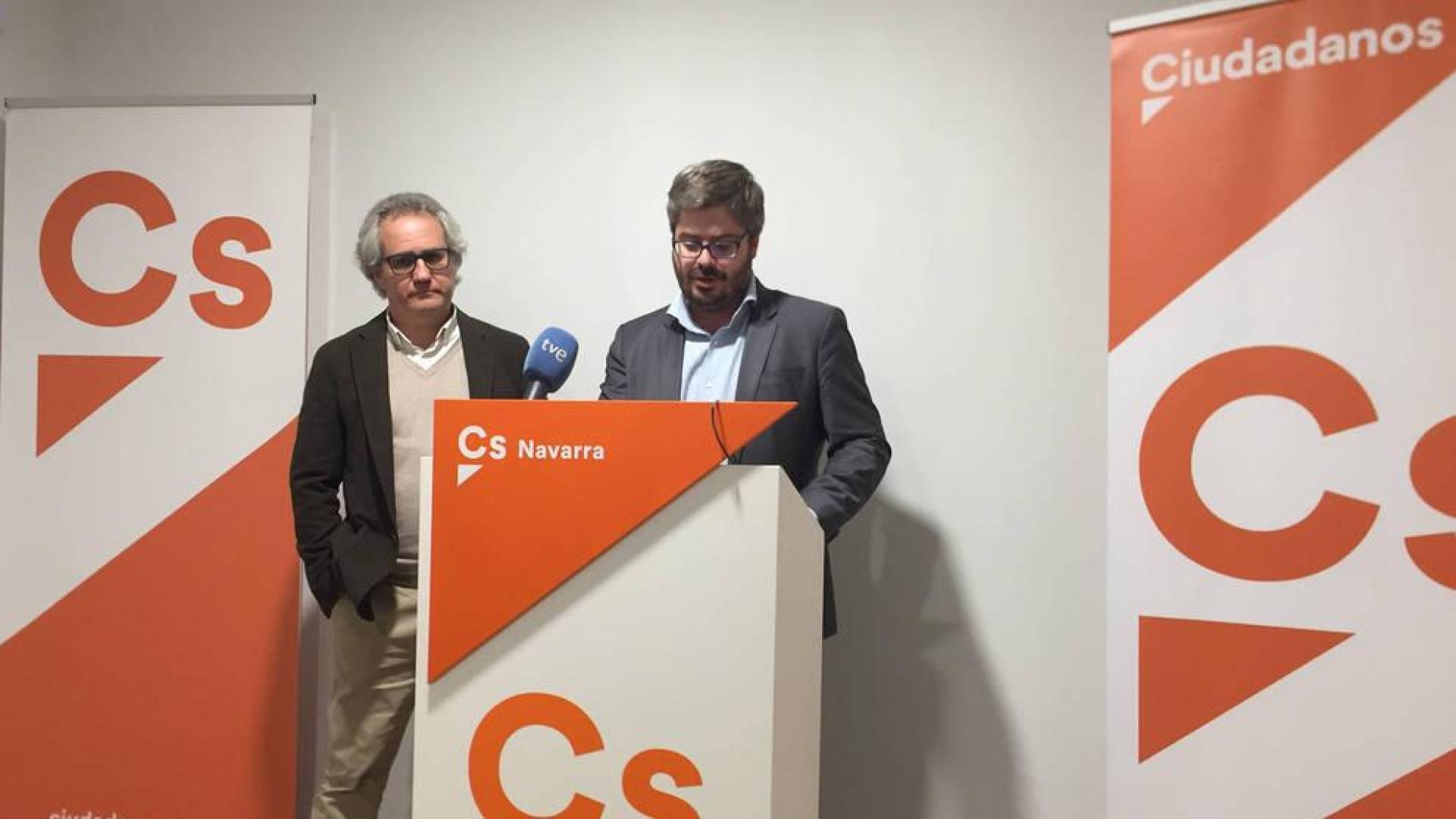 El candidato de Ciudadanos a la Presidencia del Gobierno de Navarra, Carlos Pérez-Nievas, y el secretario de Organización de Ciudadanos, Fran Hervías.