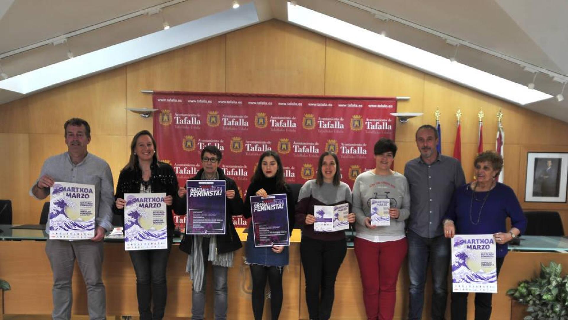 Representantes municipales y de colectivos feministas de Tafalla en la presentación del programa.