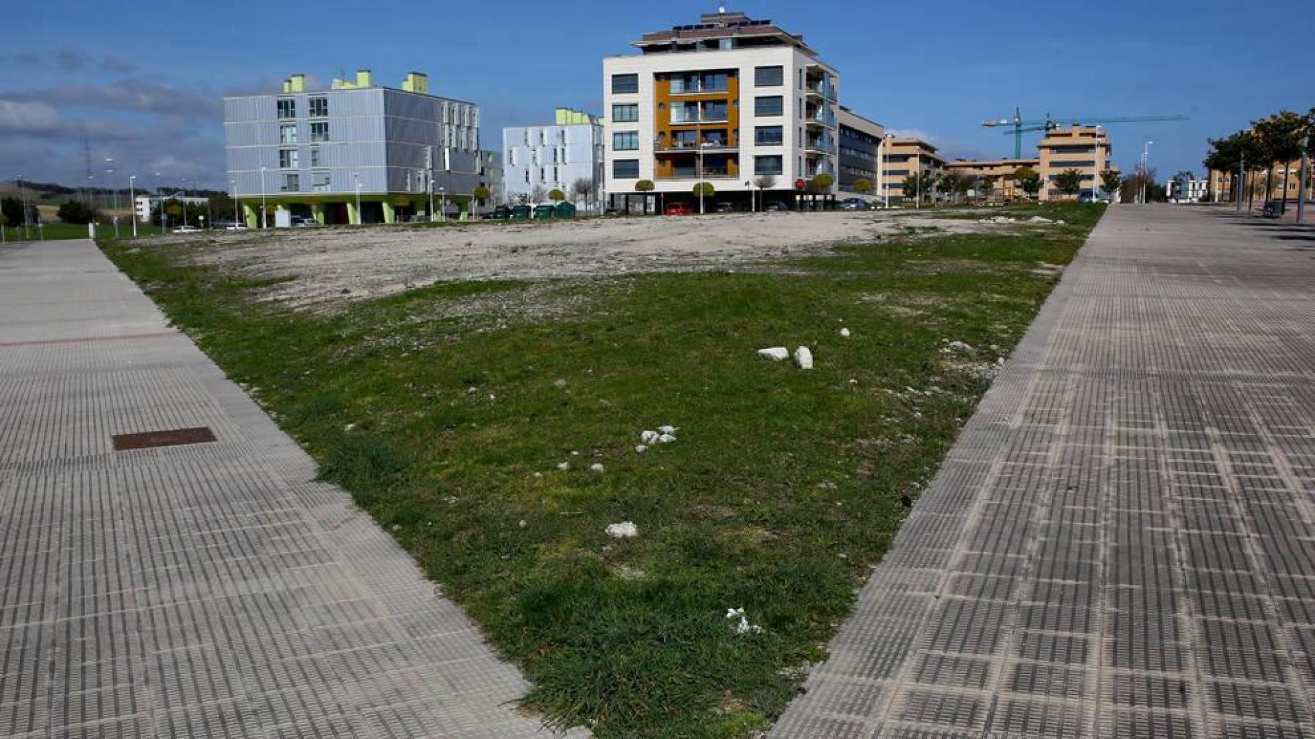 Terrenos donde se construirá el supermercado de Eroski en Ardoi.