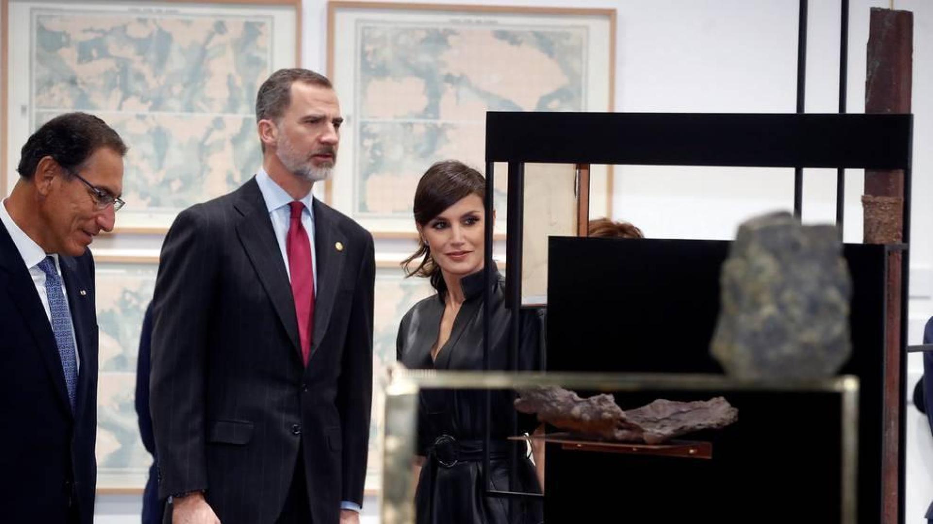 Los Reyes visitan ARCO en una edición con polémica por la figura del 'Ninot' de Felipe VI