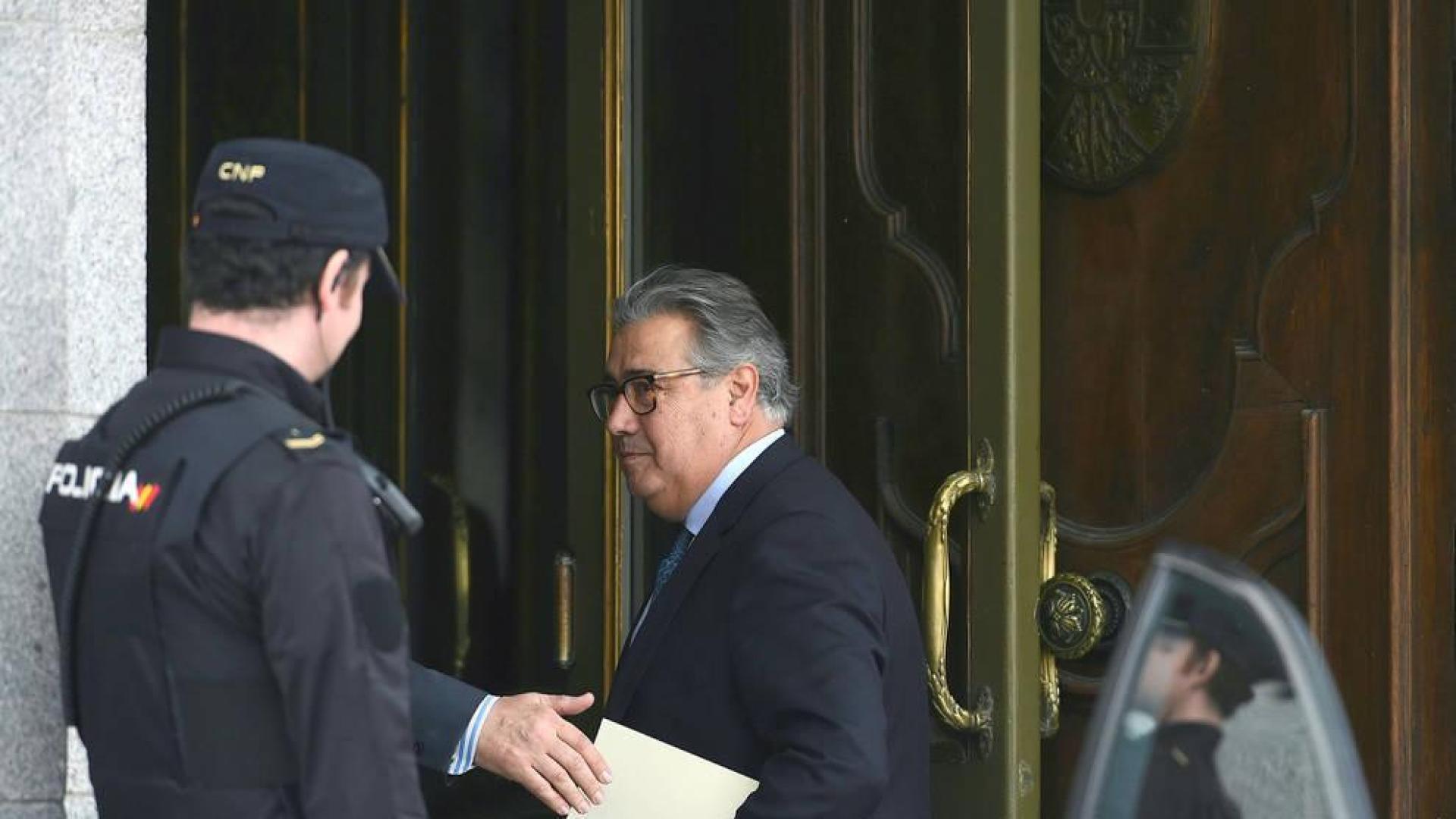 El exministro del Interior, Juan Ignacio Zoido, a su llegada esta tarde al Tribunal Supremo para declarar como testigo en el juicio del procés.