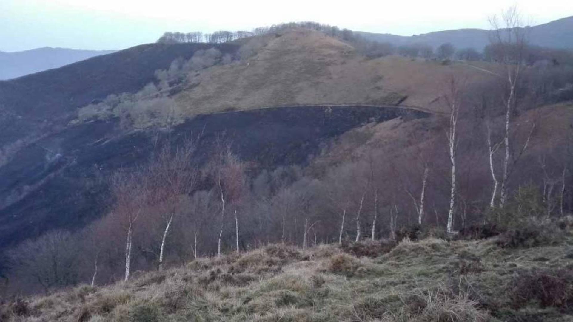 Extinguido en Goizueta el incendio intencionado que ha calcinado más de 100 ha.