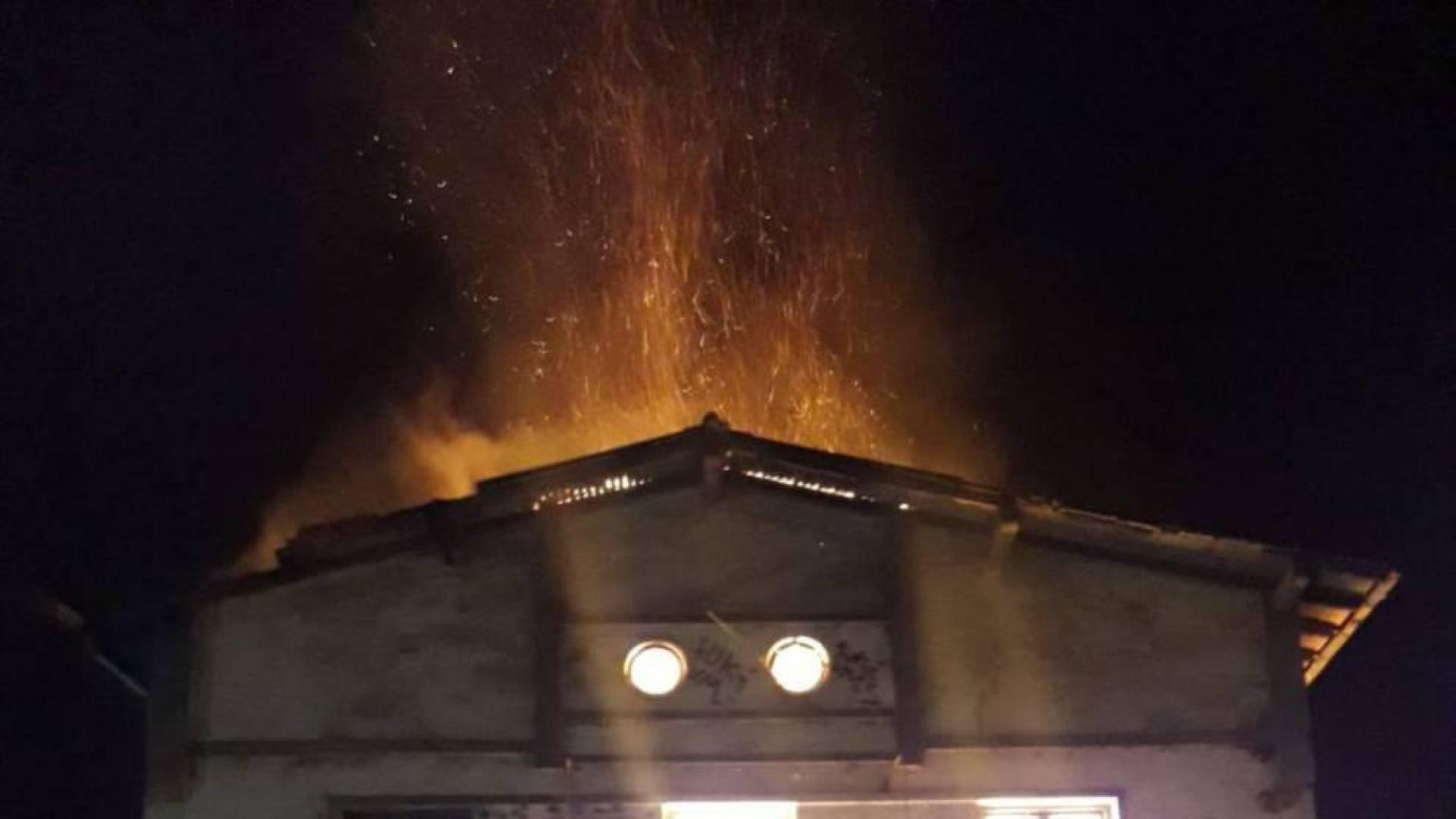 Un muerto y dos evacuados al incendiarse una fábrica abandonada en San Sebastián