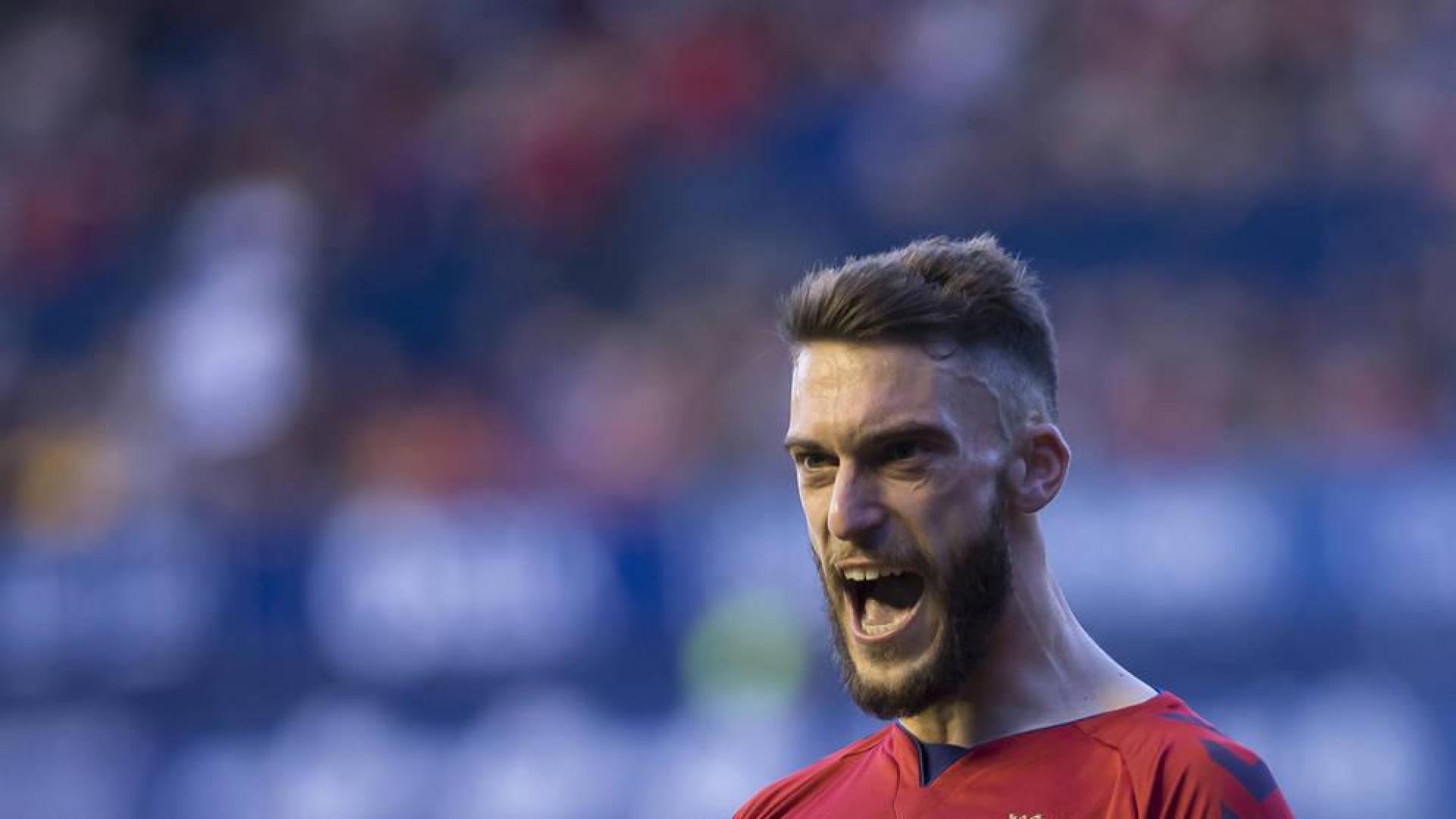 Roberto Torres celebró de esta forma el gol que decidió el partido. Es su décimo de la temporada.