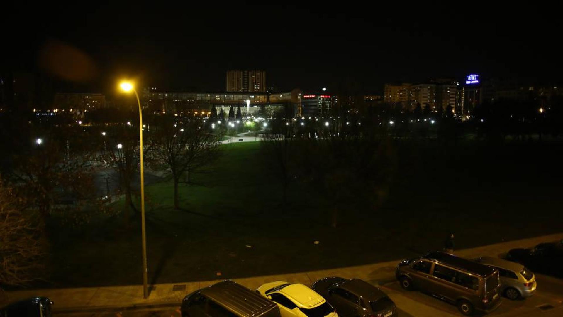La falta de iluminación en algunas zonas de Pamplona pone en alerta a los vecinos