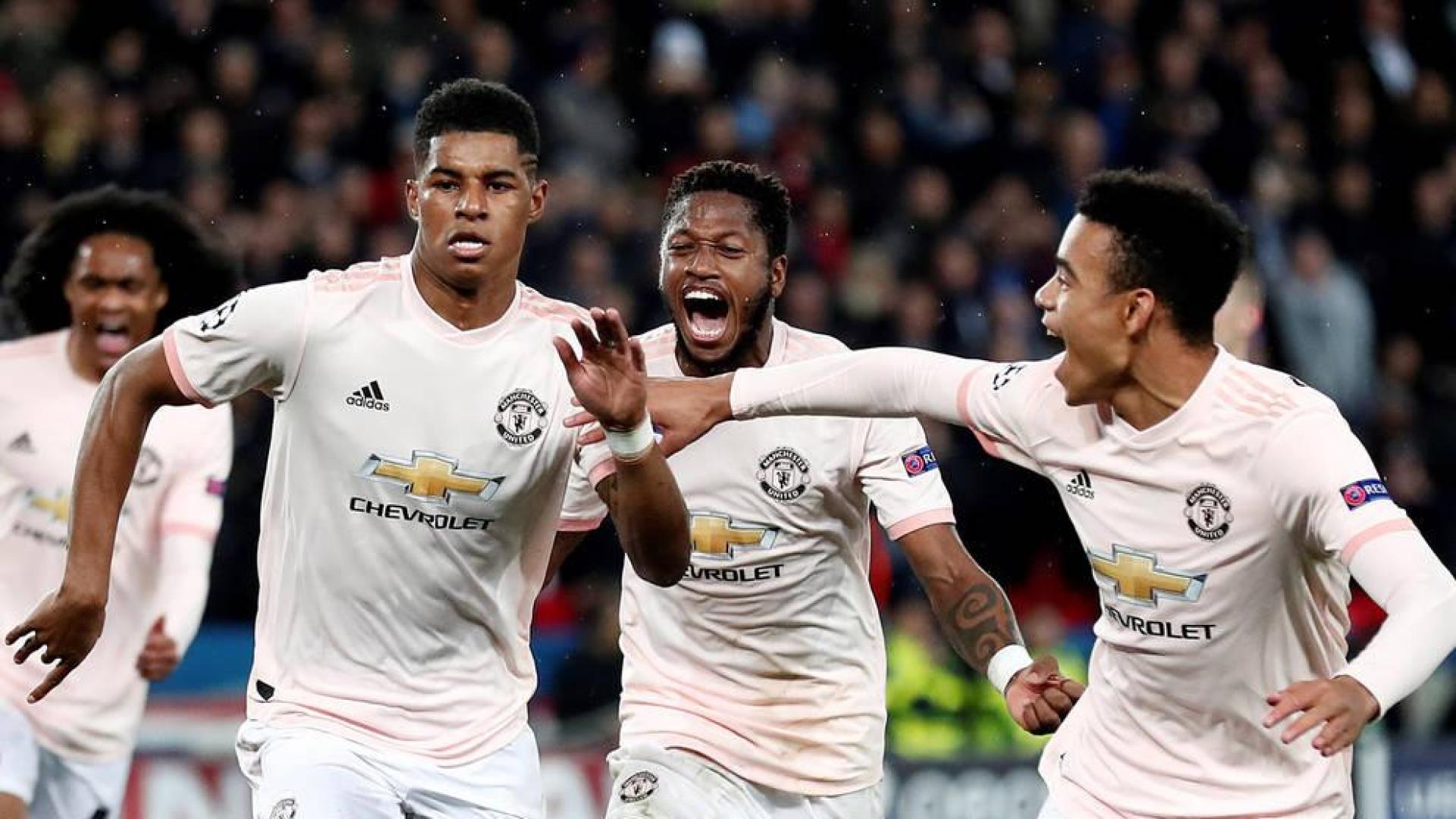 El Manchester United elimina al PSG en París y con gol de penalti en el descuento