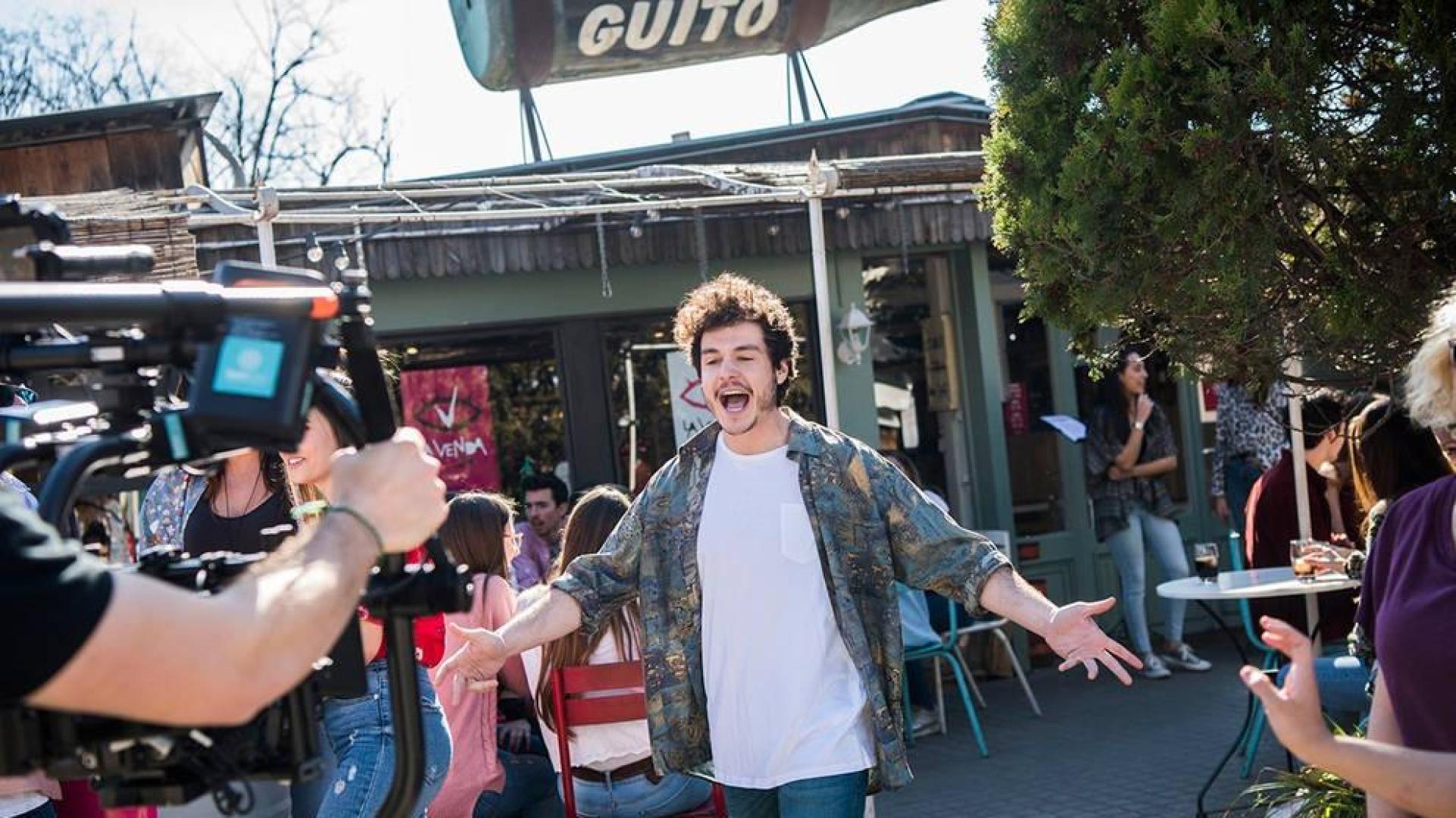 El cantante Miki, durante la grabación del videoclip de 'La venda'.